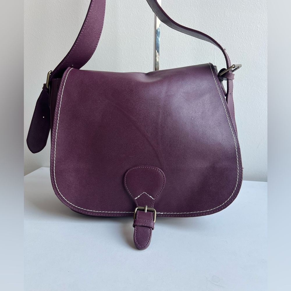 Vintage Purple Leather Saddle Crossbody Bag | Horseshoe Silhouette - Picture 2 of 16